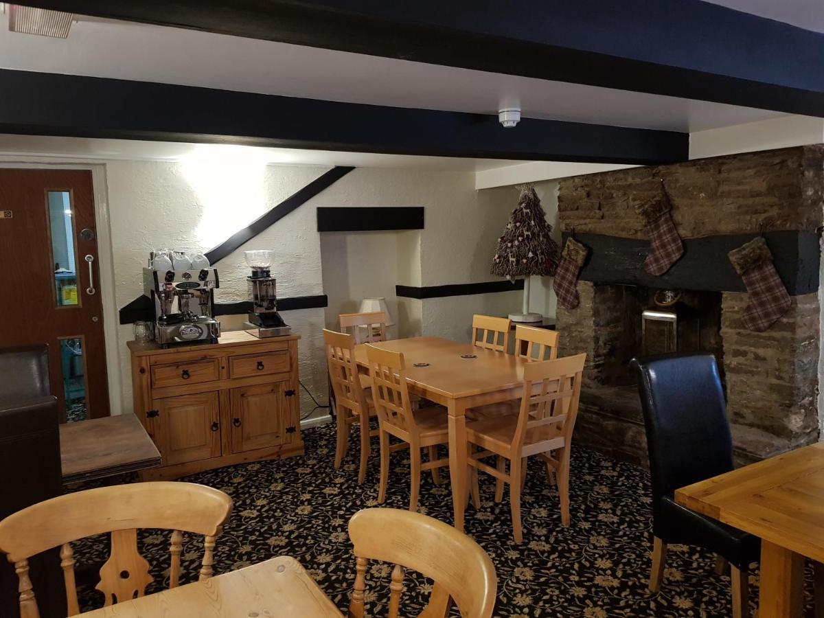 The Cock Hotel Bronllys Экстерьер фото