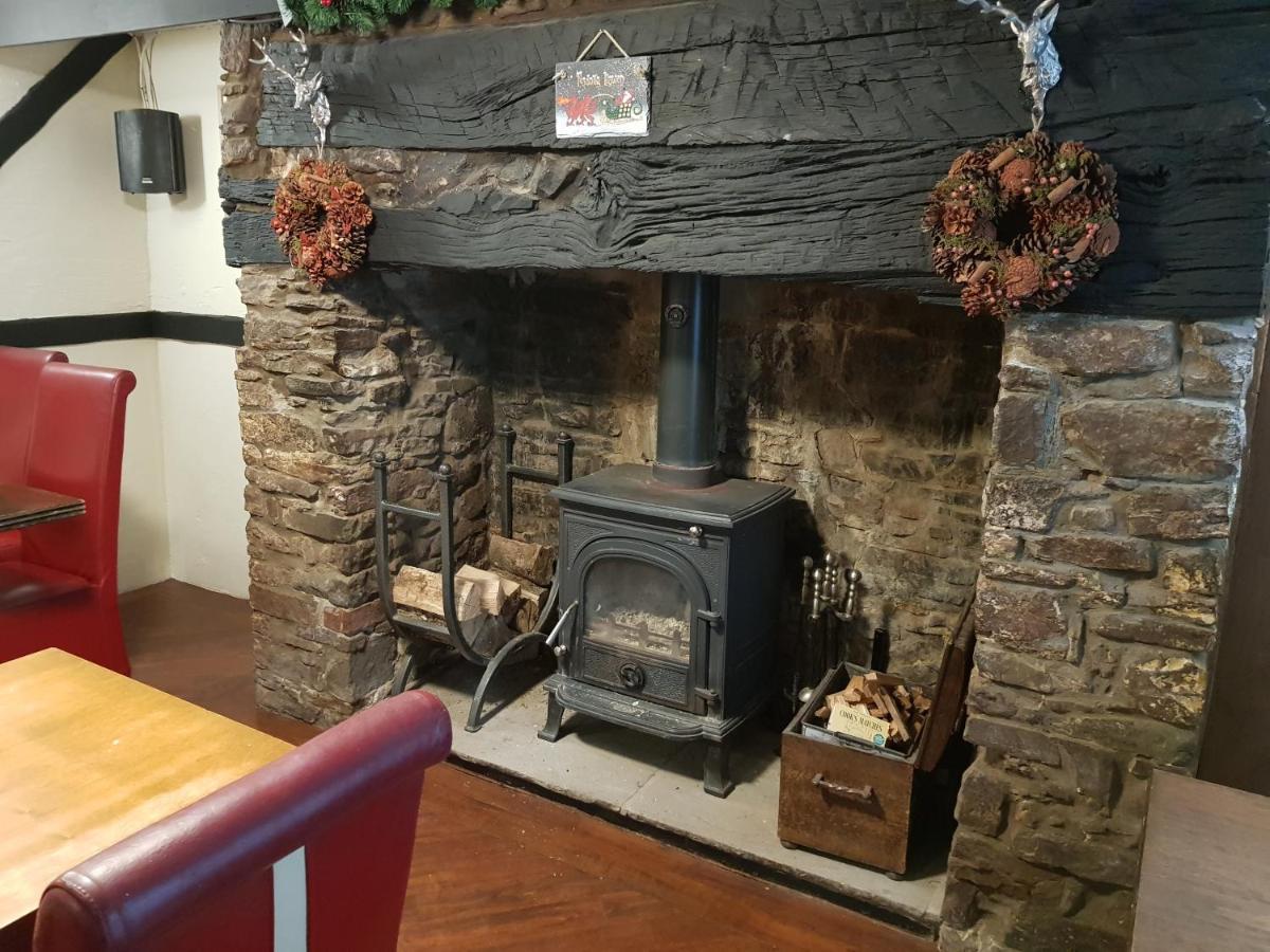 The Cock Hotel Bronllys Экстерьер фото