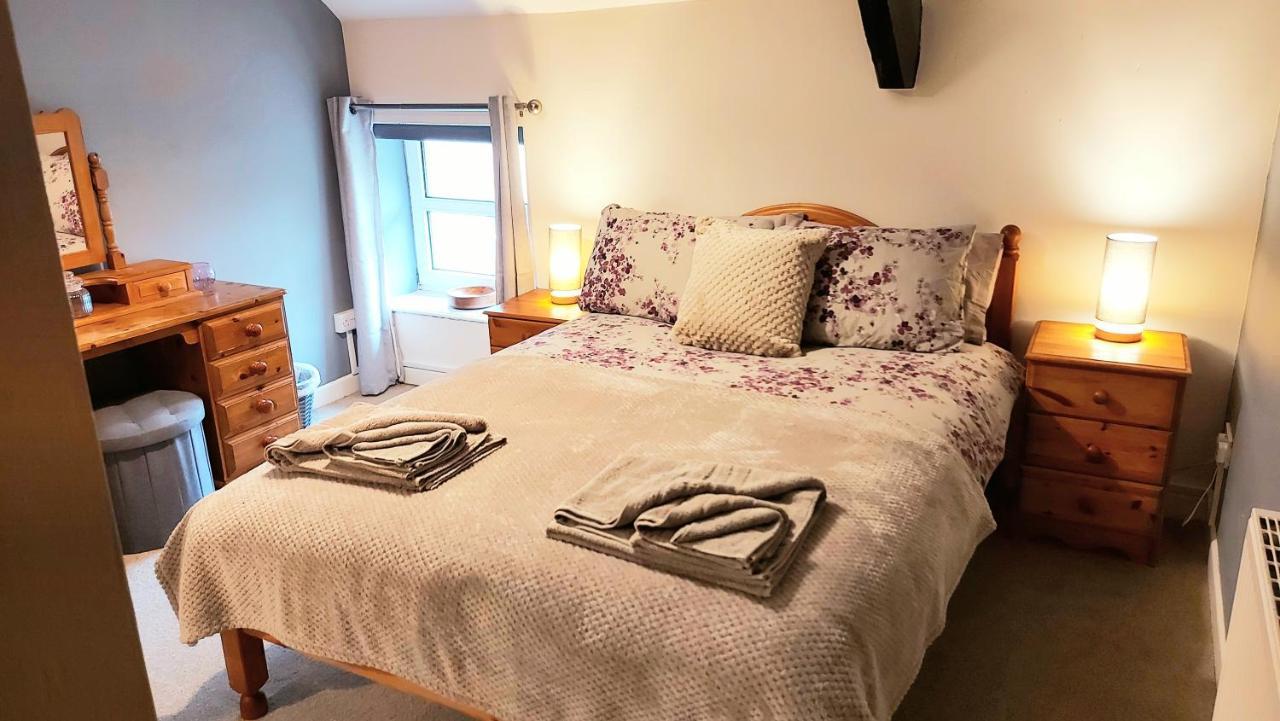 The Cock Hotel Bronllys Экстерьер фото