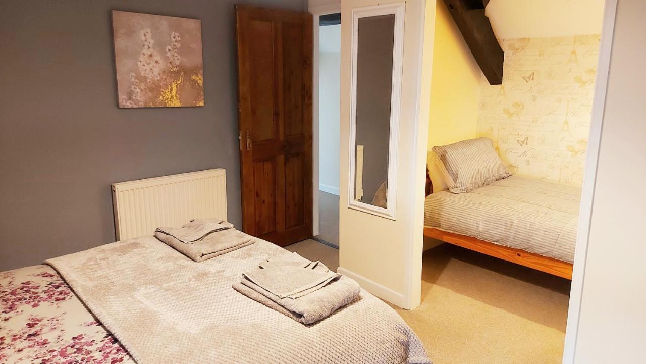 The Cock Hotel Bronllys Экстерьер фото