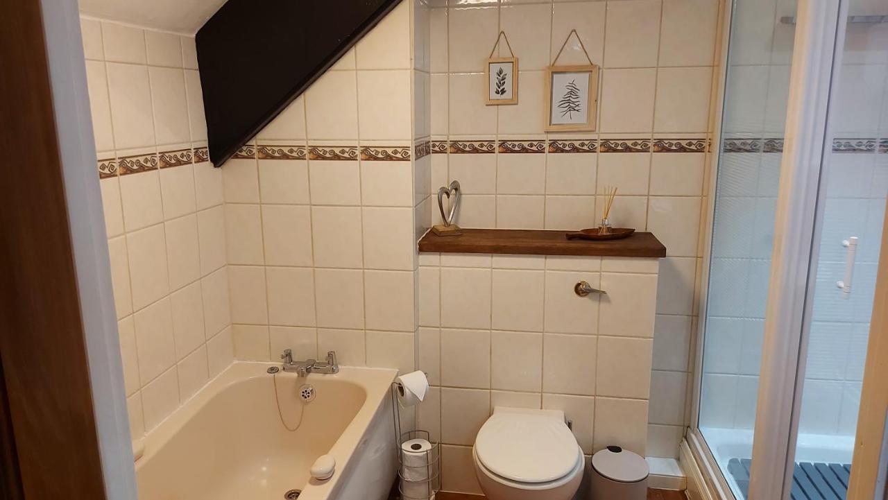The Cock Hotel Bronllys Экстерьер фото
