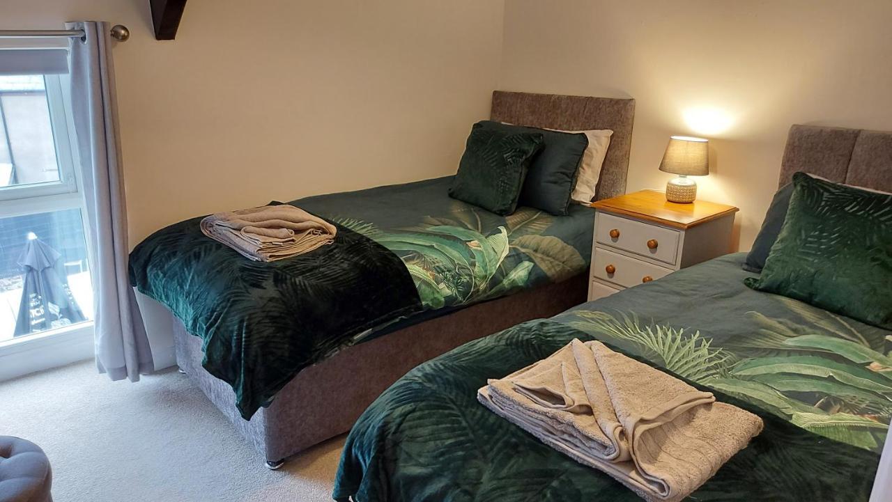 The Cock Hotel Bronllys Экстерьер фото