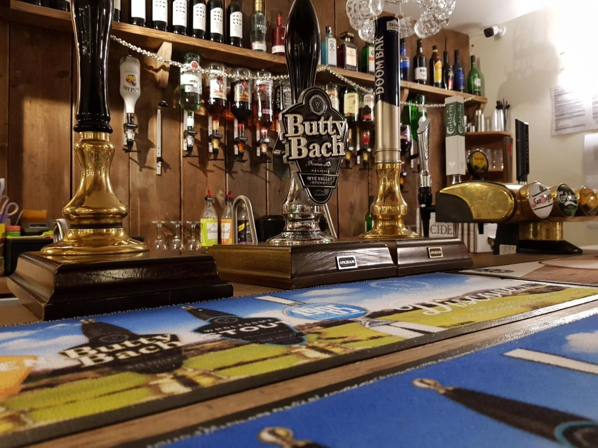 The Cock Hotel Bronllys Экстерьер фото