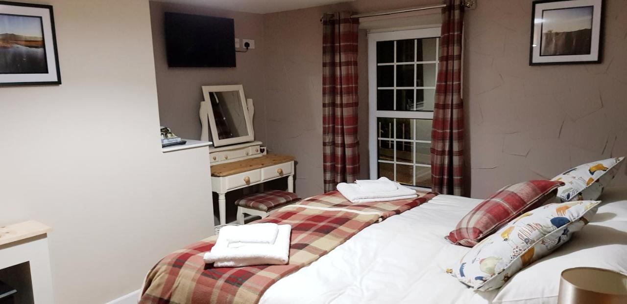 The Cock Hotel Bronllys Экстерьер фото